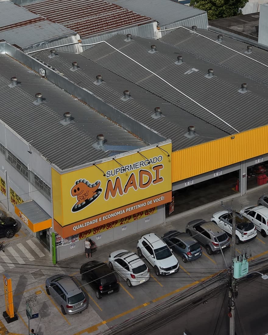 Vista aérea da loja do Supermercado Madi da Av. dos Estados, em Gravataí