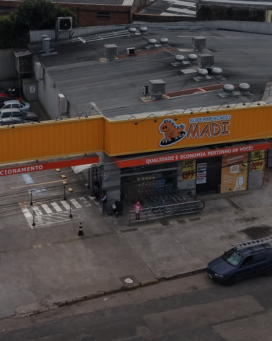 Vista aérea da loja do Supermercado Madi da Av. Marechal Rondon, em Cachoeirinha